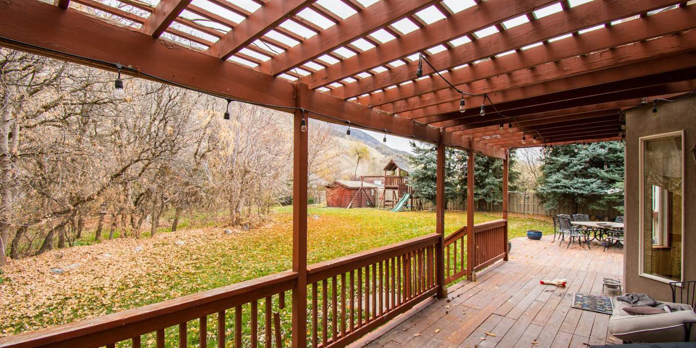 Freshly sealed cedar deck with stairs on a Saginaw, MI backyard